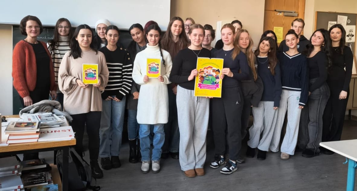 "Demokratie aus Kinderaugen"  –  Kalender 2025   (Städtefreundschaft Iserlohn – Ternopil, Ukraine)